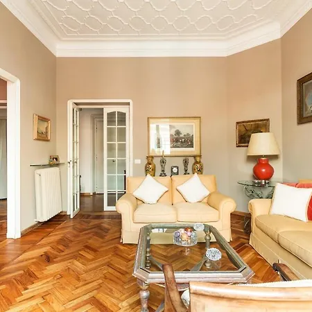 Casa Augusta, A Burghesius * Roma