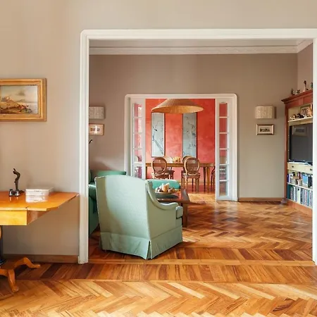 Casa Augusta, A Burghesius Appartement