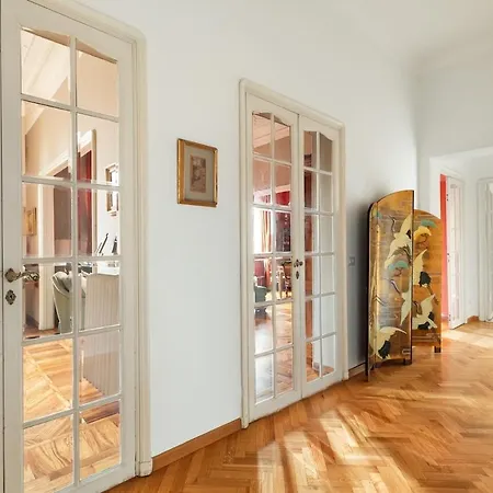 Casa Augusta, A Burghesius Διαμέρισμα Ρώμη